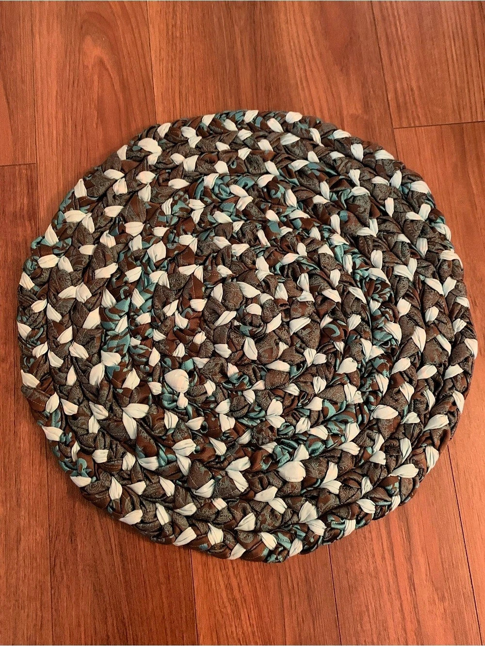 PatBen Decor , Braided Rug NWT , Handmade by me 22" round
